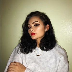 Meet your Posher, Amira